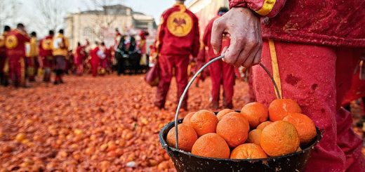 Фестиваль по метанию апельсинов