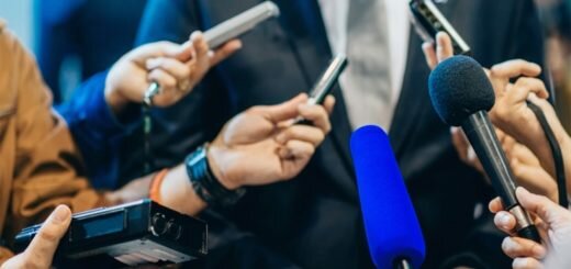 Эксперт по связям с общественностью