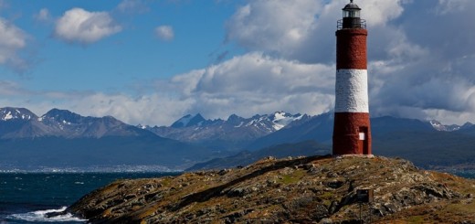 маяк Les Eclaireurs Lighthouse