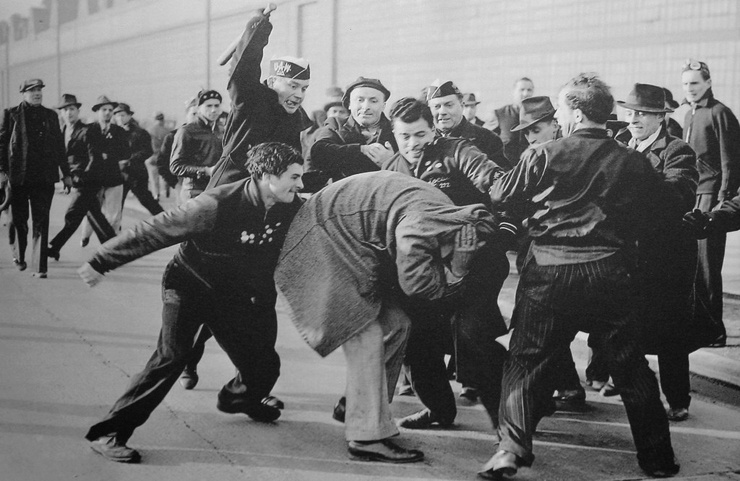 Нападение во время забастовки на заводе Форд