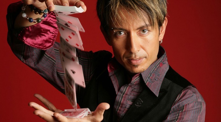 фокусник Сирил Такаяма