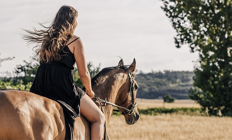 девушка на коне