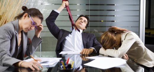 это Вы вчера с блондинкой из ресторанчика часов в десять выходили