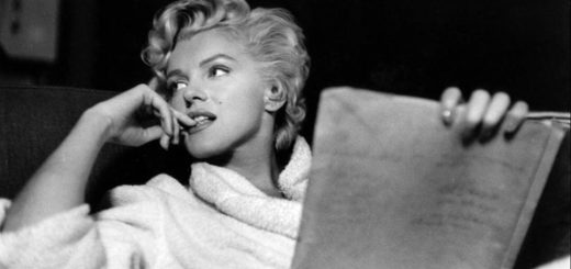 Мэрилин Монро любознательная